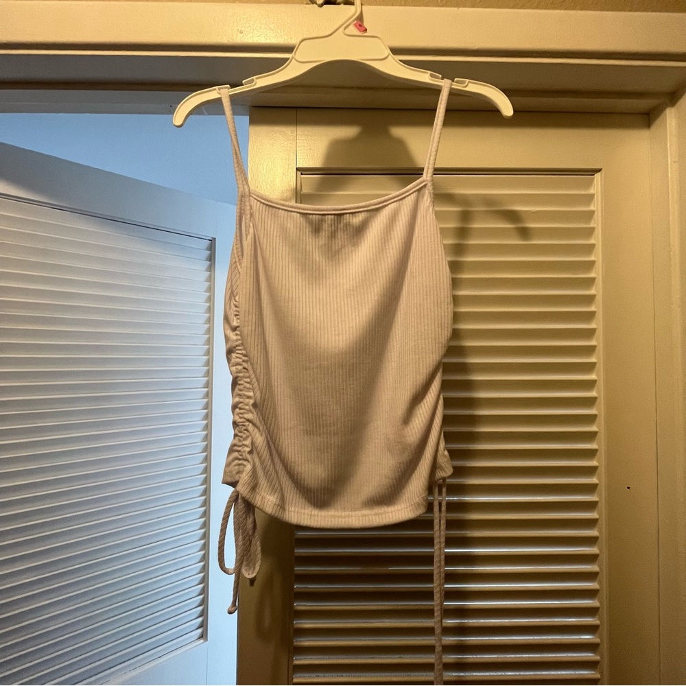 {Lulus} White Ruched Top - Picture 3 of 7